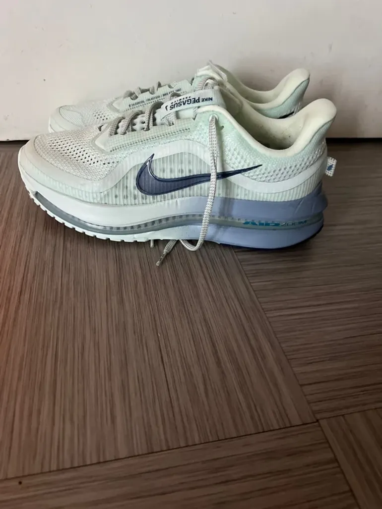 Gebrauchtes Premium Nike Running Shoes bike — Bild 3 von 6
