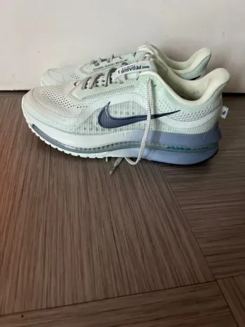 Gebrauchtes Premium Nike Running Shoes bike — Bild 2 von 6