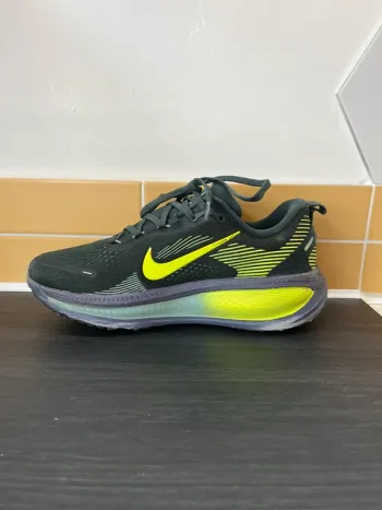 Used Nike Vomero 18 bike — image 8 of 15