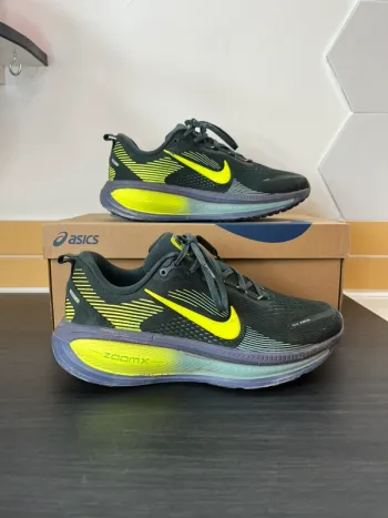 Used Nike Vomero 18 Running Shoes