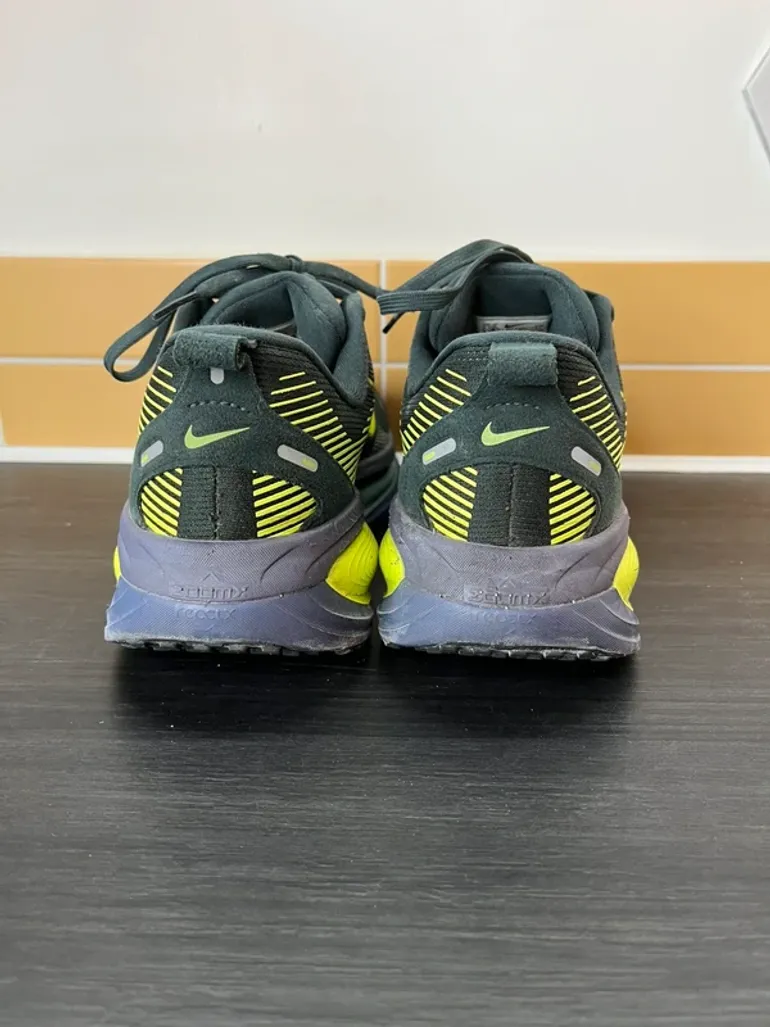 Used Nike Vomero 18 bike — image 11 of 15