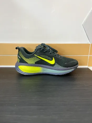 Used Nike Vomero 18 bike — image 10 of 15