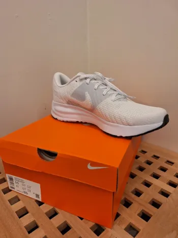 Gebrauchtes Nike loopschoenen maat 43 Running Shoes