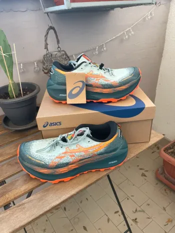 Käytetty Orange Trabuco Max 4 Running Shoes