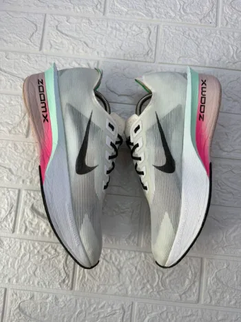 Nike ZoomX Vaporfly Next% 4 bike d'occasion — image 4 sur 9