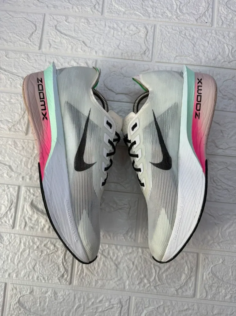 Nike ZoomX Vaporfly Next% 4 bike d'occasion — image 4 sur 9