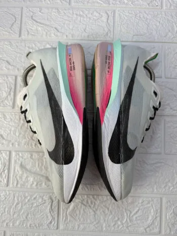 Nike ZoomX Vaporfly Next% 4 bike d'occasion — image 3 sur 9