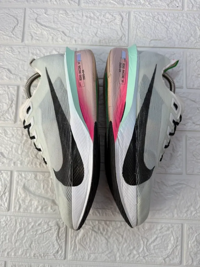 Nike ZoomX Vaporfly Next% 4 bike d'occasion — image 3 sur 9