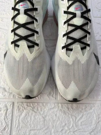 Nike ZoomX Vaporfly Next% 4 bike d'occasion — image 5 sur 9