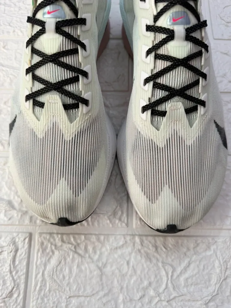 Nike ZoomX Vaporfly Next% 4 bike d'occasion — image 5 sur 9