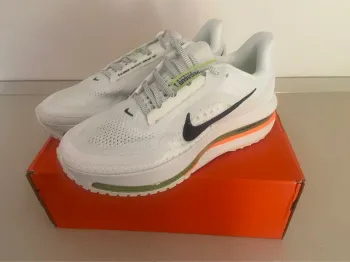 Pegasus Premium Running Shoes d'occasion