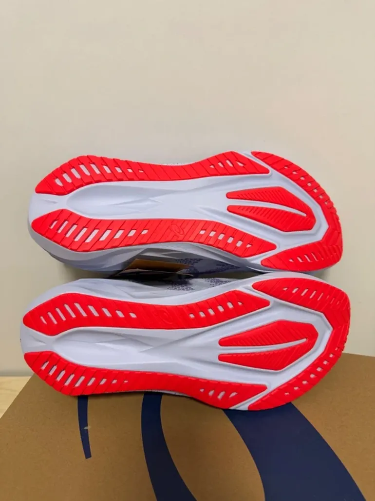 Gebrauchtes Asics Novablast 5 Tokyo bike — Bild 9 von 10