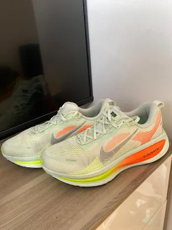 Lange Nike Vomero 18 Running Shoes de segunda mano