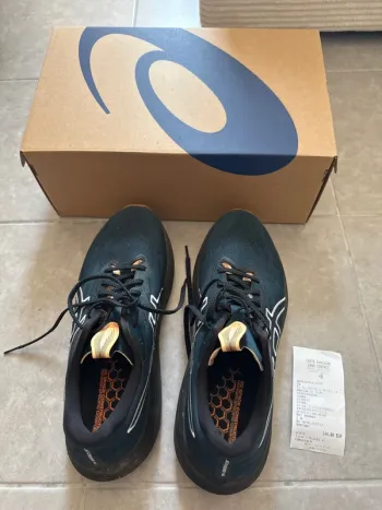 Used Asics GT-2000 14 Running Shoes