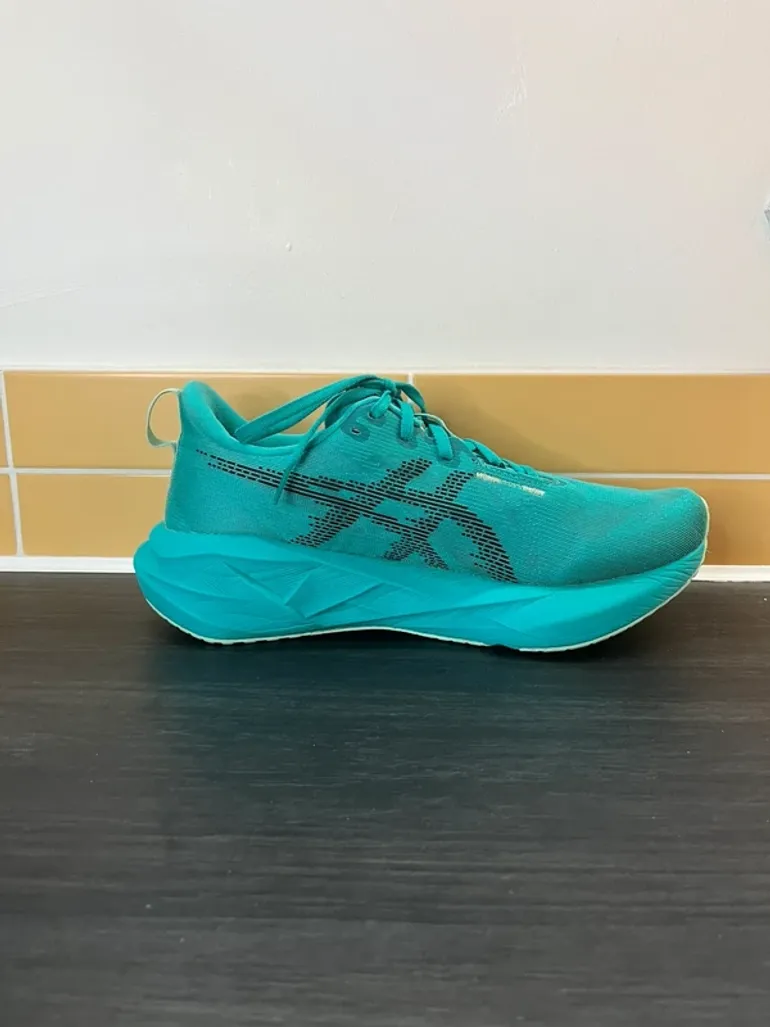 Used Asics Novablast 5 bike — image 10 of 13