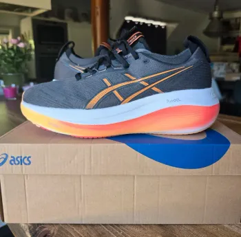 Asics GEL Nimbus 27 Running Shoes de segunda mano
