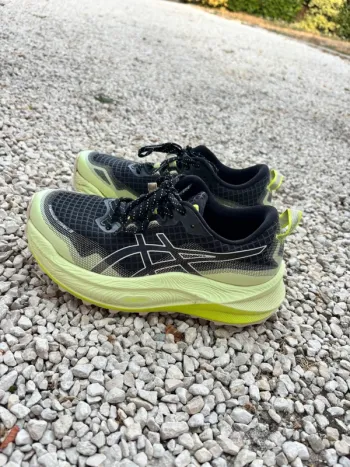 Used Asics Trabuco Max 3 Running Shoes