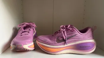 Used Altro Vomero Plus Running Shoes