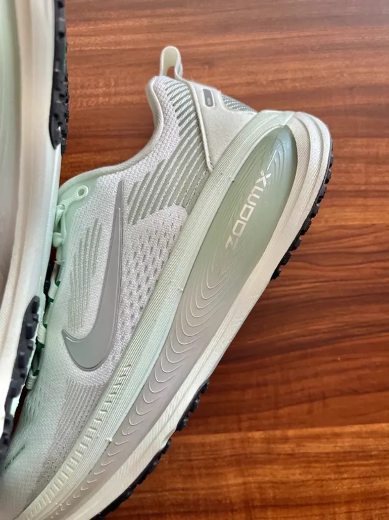Nike Vomero 18 bike usato — immagine 5 di 8