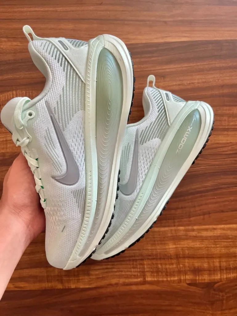 Nike Vomero 18 bike usato — immagine 4 di 8
