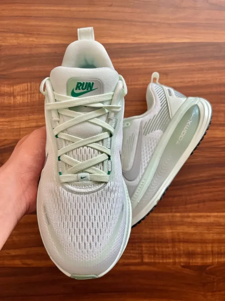 Nike Vomero 18 bike usato — immagine 3 di 8