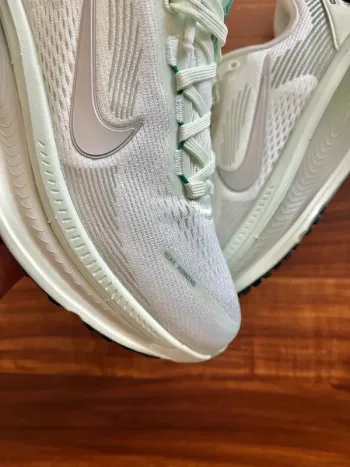 Nike Vomero 18 bike usato — immagine 2 di 8