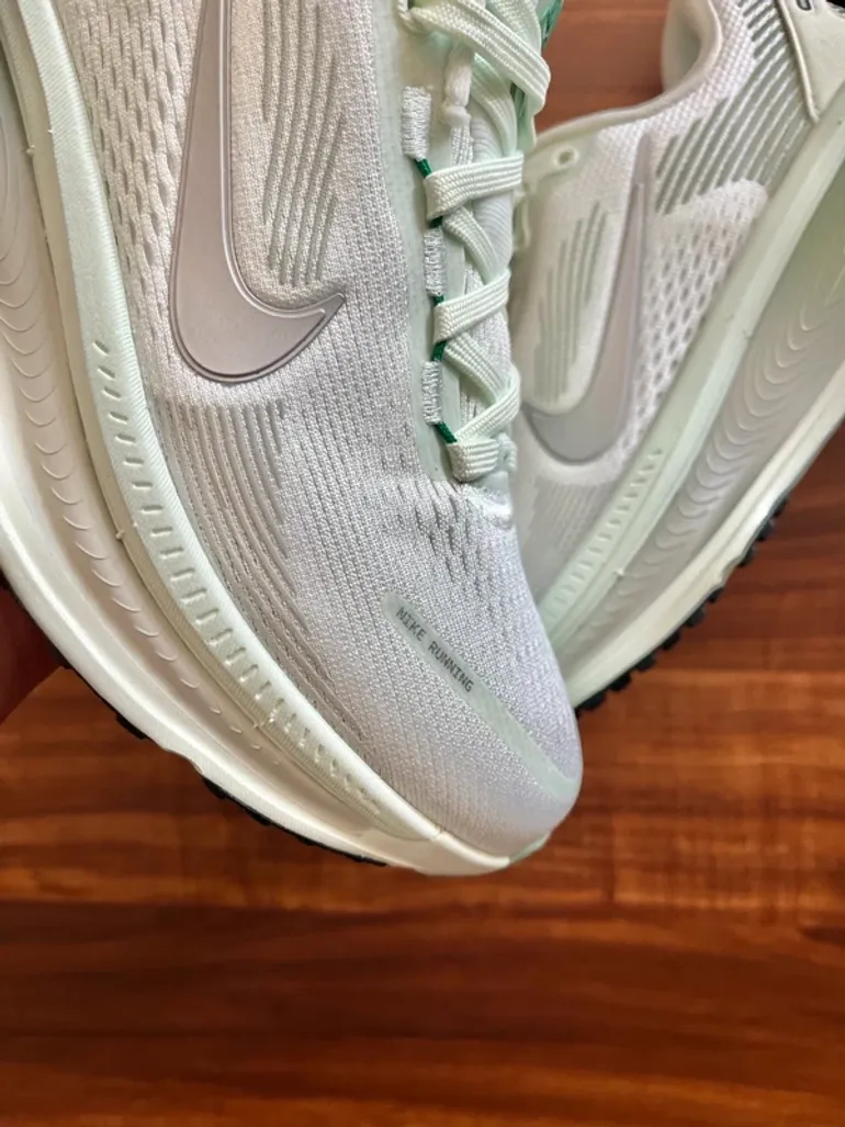 Nike Vomero 18 bike usato — immagine 2 di 8