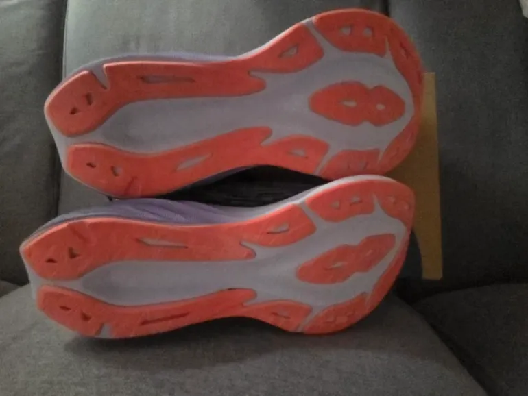Used Asics Novablast 3 bike — image 3 of 4