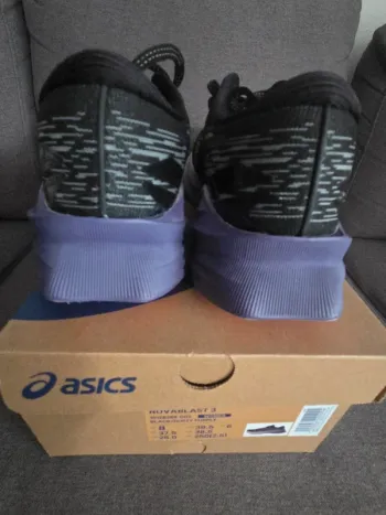 Used Asics Novablast 3 bike — image 2 of 4