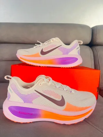 Used Nike Vomero 18 Running Shoes