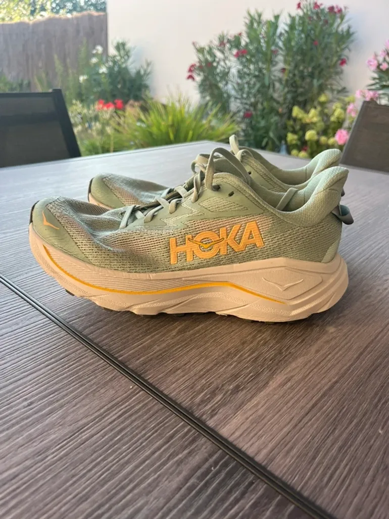 Tweedehands Hoka Challenger 8 bike — afbeelding 2 van 12