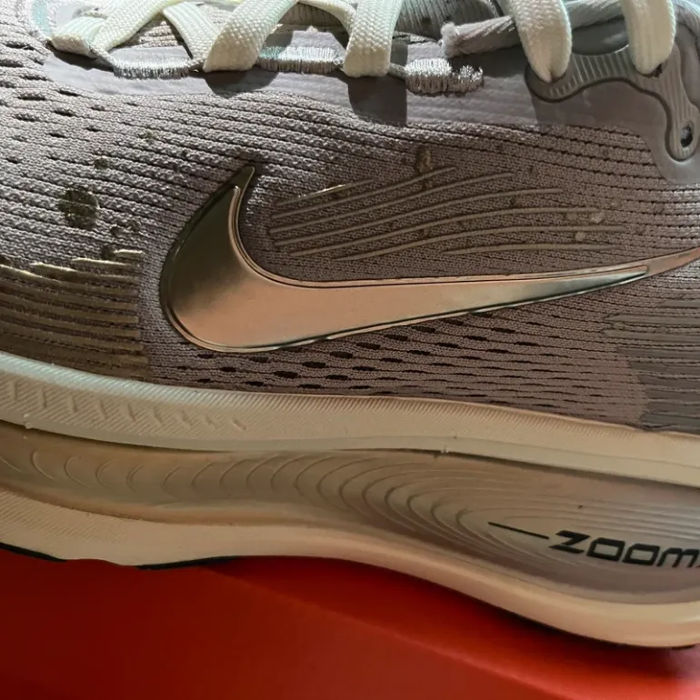 Tweedehands Nike Air Zoom Vomero bike — afbeelding 7 van 14