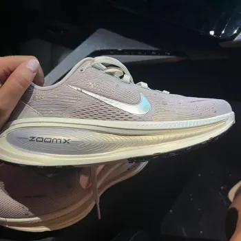 Tweedehands Nike Air Zoom Vomero bike — afbeelding 14 van 14