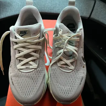 Used Nike Air Zoom Vomero Running Shoes