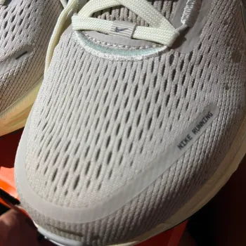 Tweedehands Nike Air Zoom Vomero bike — afbeelding 9 van 14