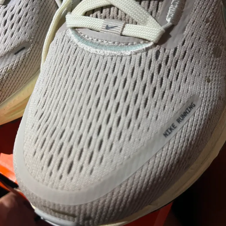 Tweedehands Nike Air Zoom Vomero bike — afbeelding 9 van 14