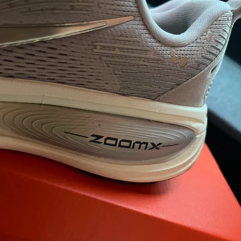 Tweedehands Nike Air Zoom Vomero bike — afbeelding 8 van 14