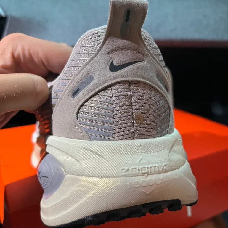Tweedehands Nike Air Zoom Vomero bike — afbeelding 11 van 14