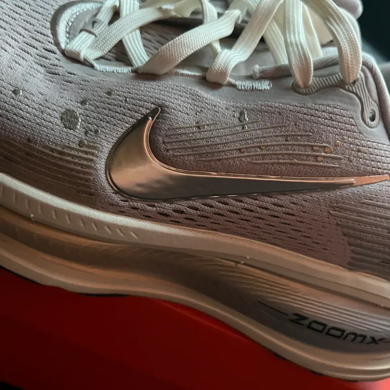 Tweedehands Nike Air Zoom Vomero bike — afbeelding 3 van 14