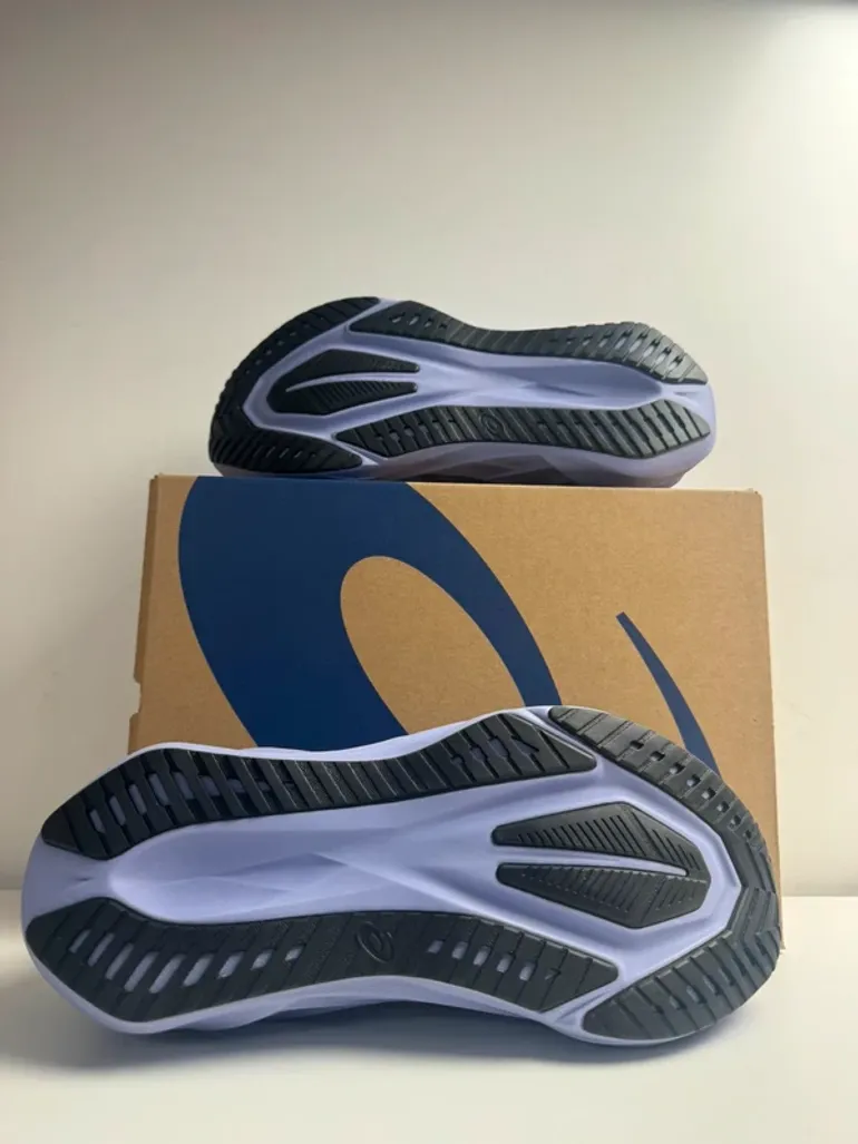 Used Asics Novablast 5 bike — image 2 of 3