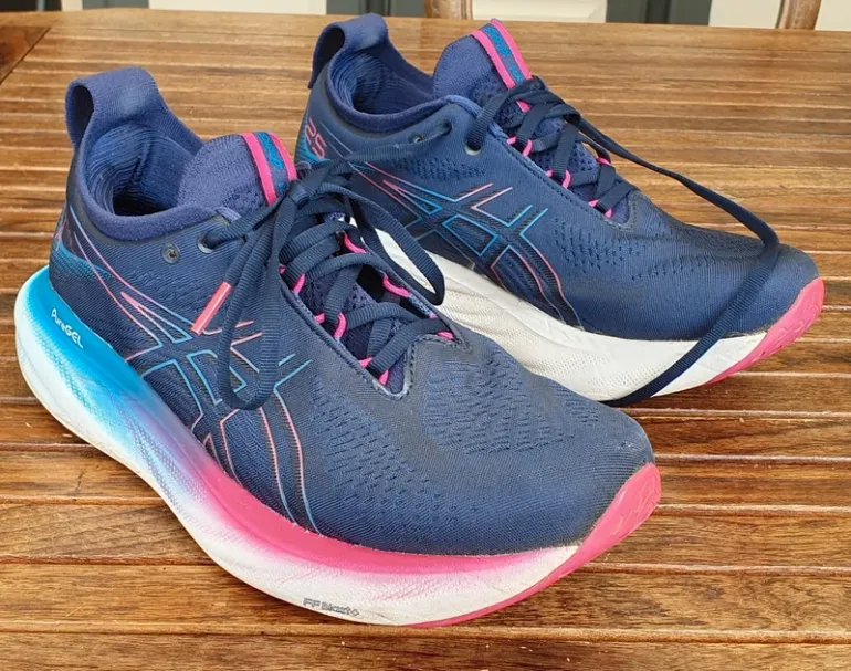 Used Asics Gel-Nimbus 25 Paris bike — image 2 of 15