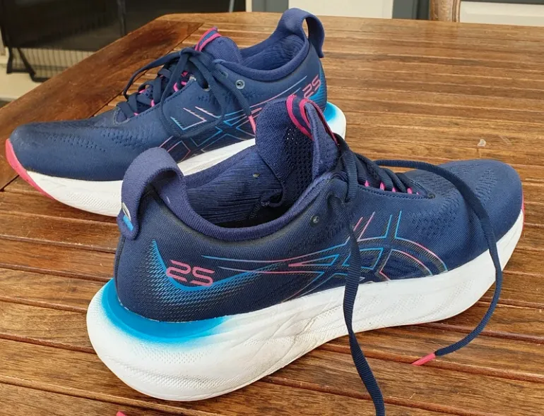 Used Asics Gel-Nimbus 25 Paris bike — image 4 of 15