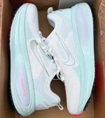 Used Nike Vomero 18 Running Shoes