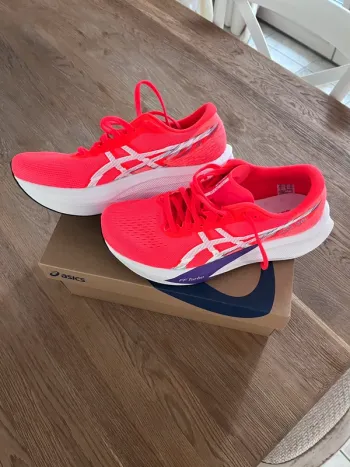 Used Asics Magic speed 4 Running Shoes