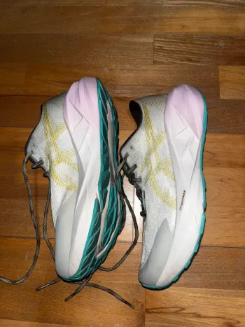 Used Asics Novablast 5 TR Running Shoes