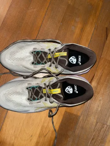 Asics Novablast 5 TR bike d'occasion — image 3 sur 6