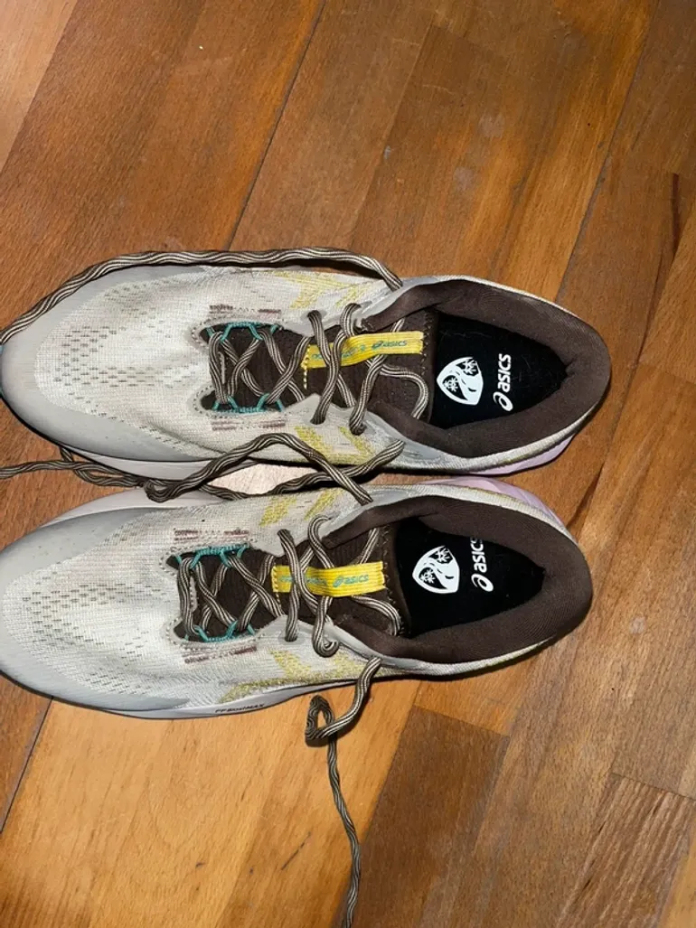 Asics Novablast 5 TR bike d'occasion — image 3 sur 6