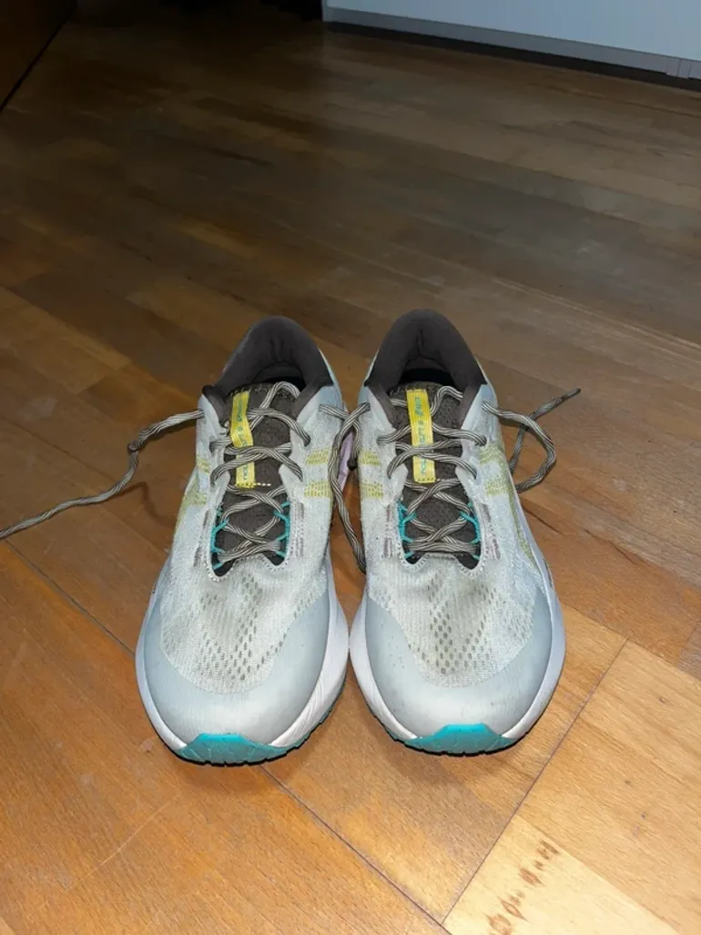 Asics Novablast 5 TR bike d'occasion — image 2 sur 6