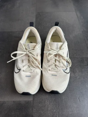 Used Nike Juniper Trail Gore-Tex bike — image 2 of 9