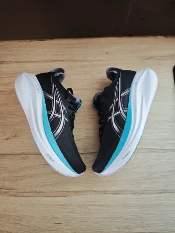 Gebrauchtes Asics Nimbus 27 Running Shoes